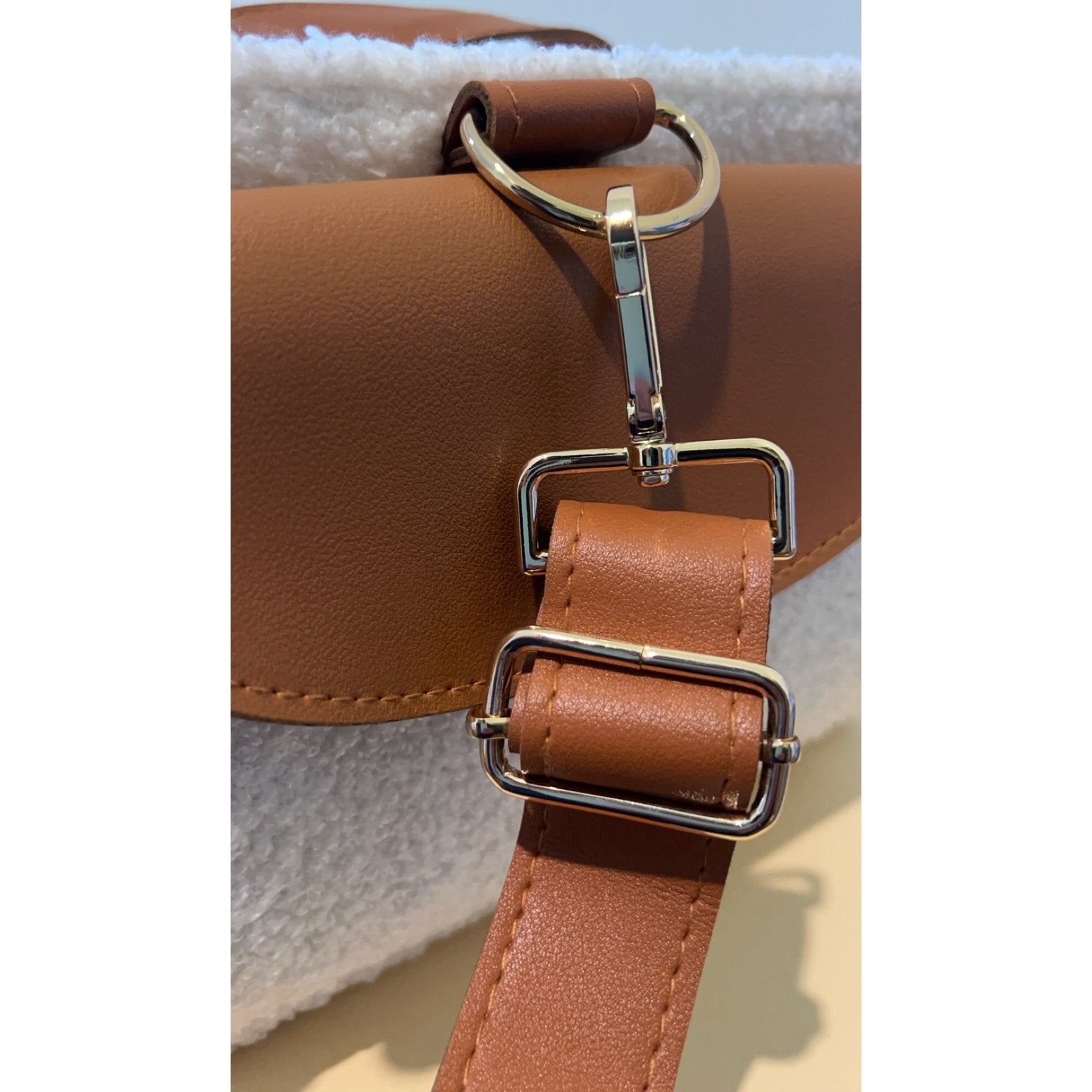 Gold accented finishes our nappy bag is fashionable and affordable for new mums who need a solution for keeping things organised