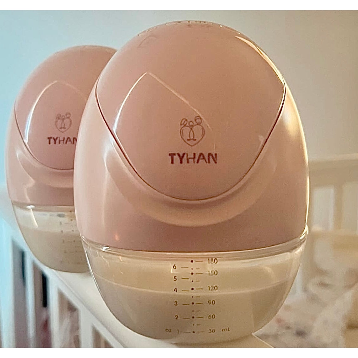 Image from a mum showing the amount of milk she has collected from using two of the Tyhan Elevate+ handsfree breast pumps